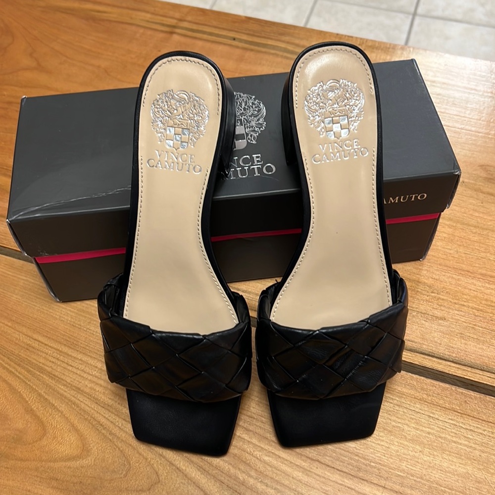 LIKE NEW- Vince Camuto Sentera Block Heel Slide Sandal